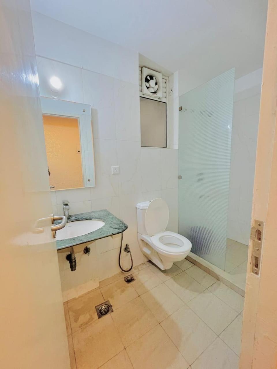 Dolphin Inn & Suites Manhattan Лакхнау Экстерьер фото