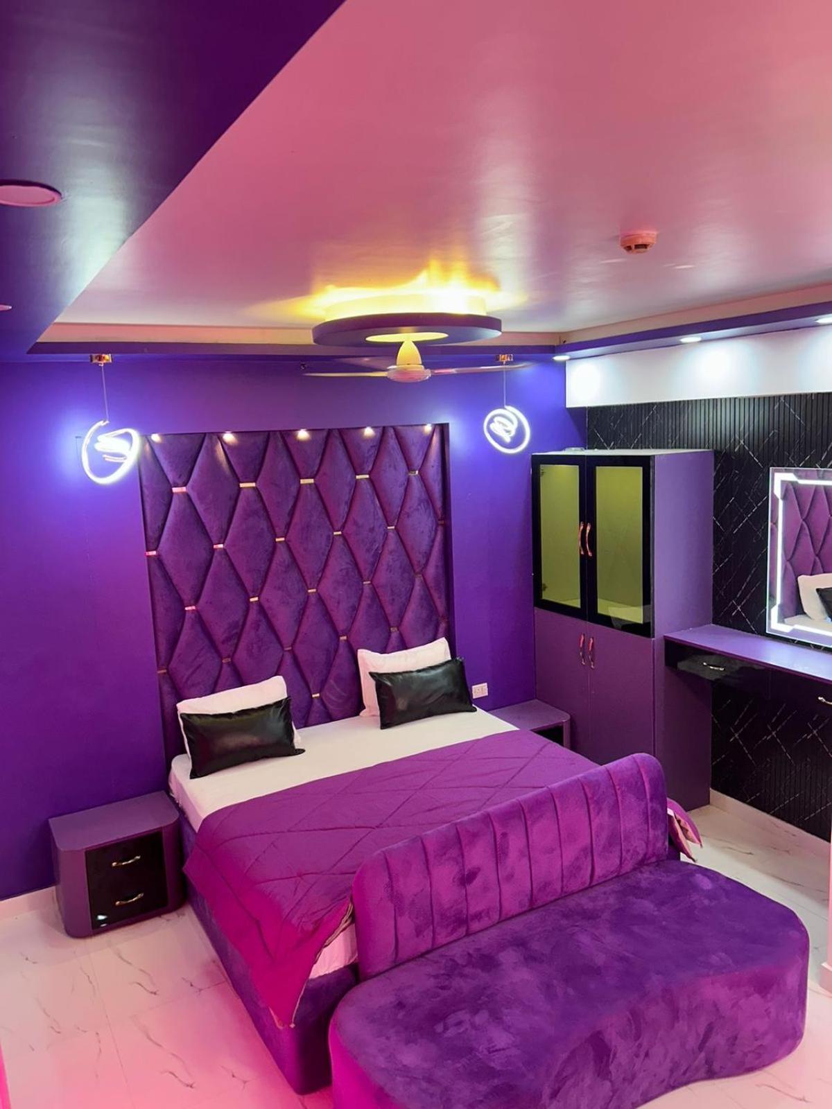 Dolphin Inn & Suites Manhattan Лакхнау Экстерьер фото
