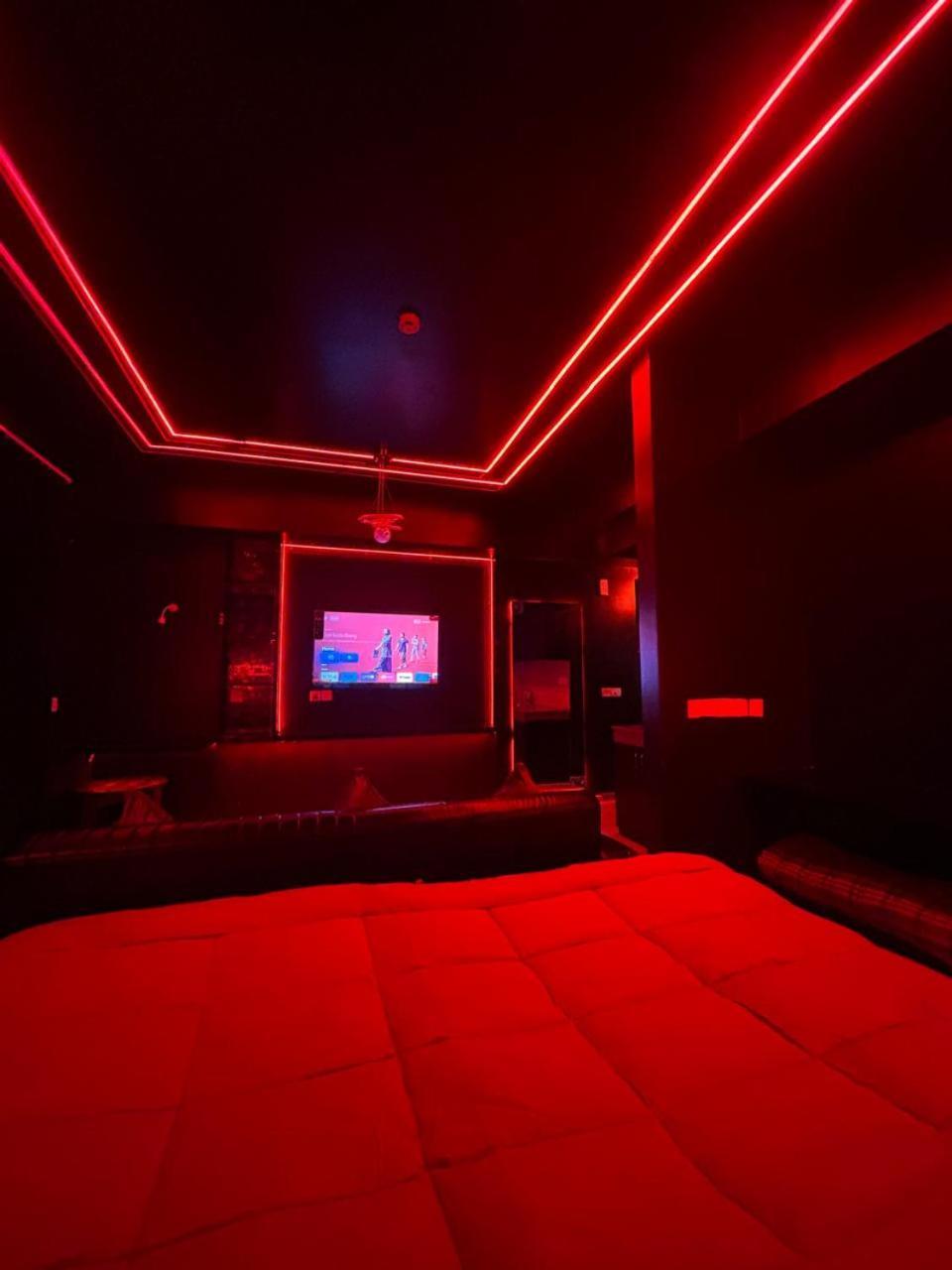 Dolphin Inn & Suites Manhattan Лакхнау Экстерьер фото