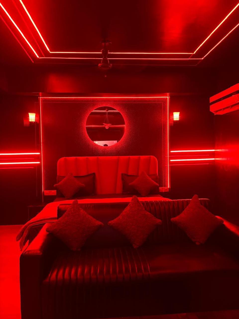 Dolphin Inn & Suites Manhattan Лакхнау Экстерьер фото