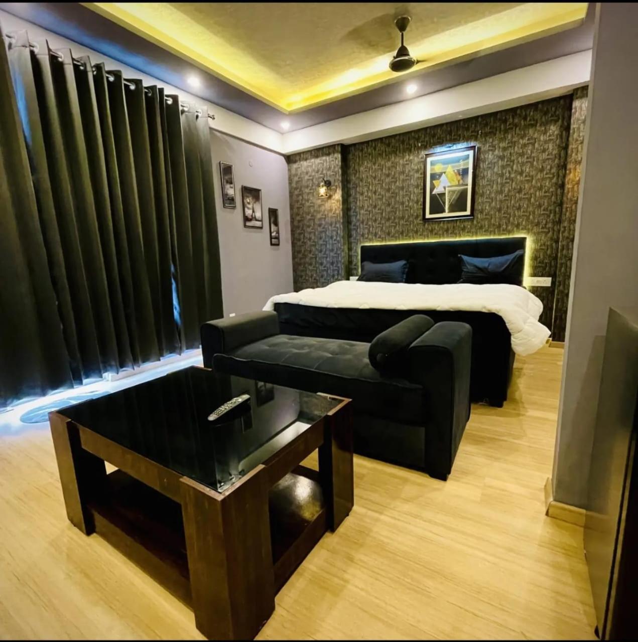 Dolphin Inn & Suites Manhattan Лакхнау Экстерьер фото