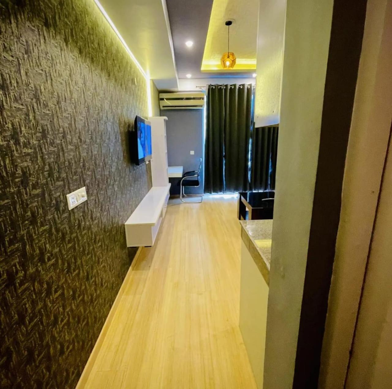 Dolphin Inn & Suites Manhattan Лакхнау Экстерьер фото