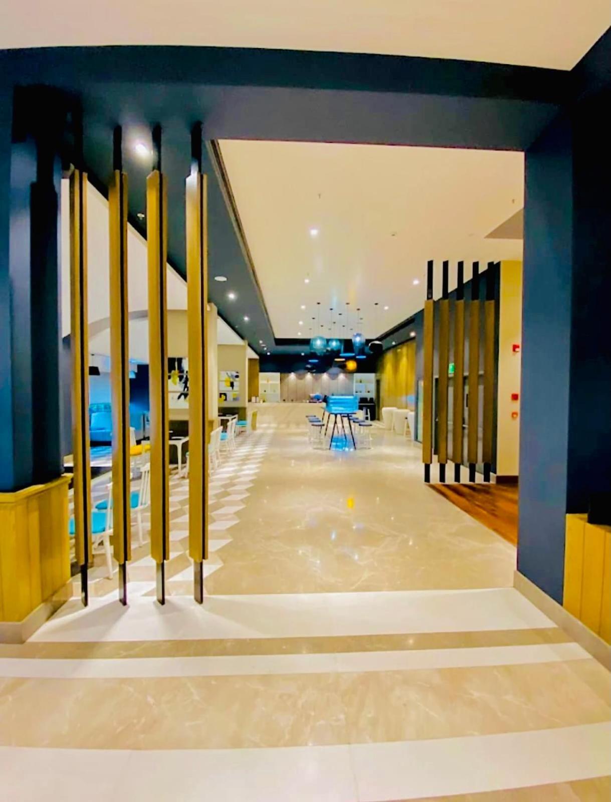 Dolphin Inn & Suites Manhattan Лакхнау Экстерьер фото